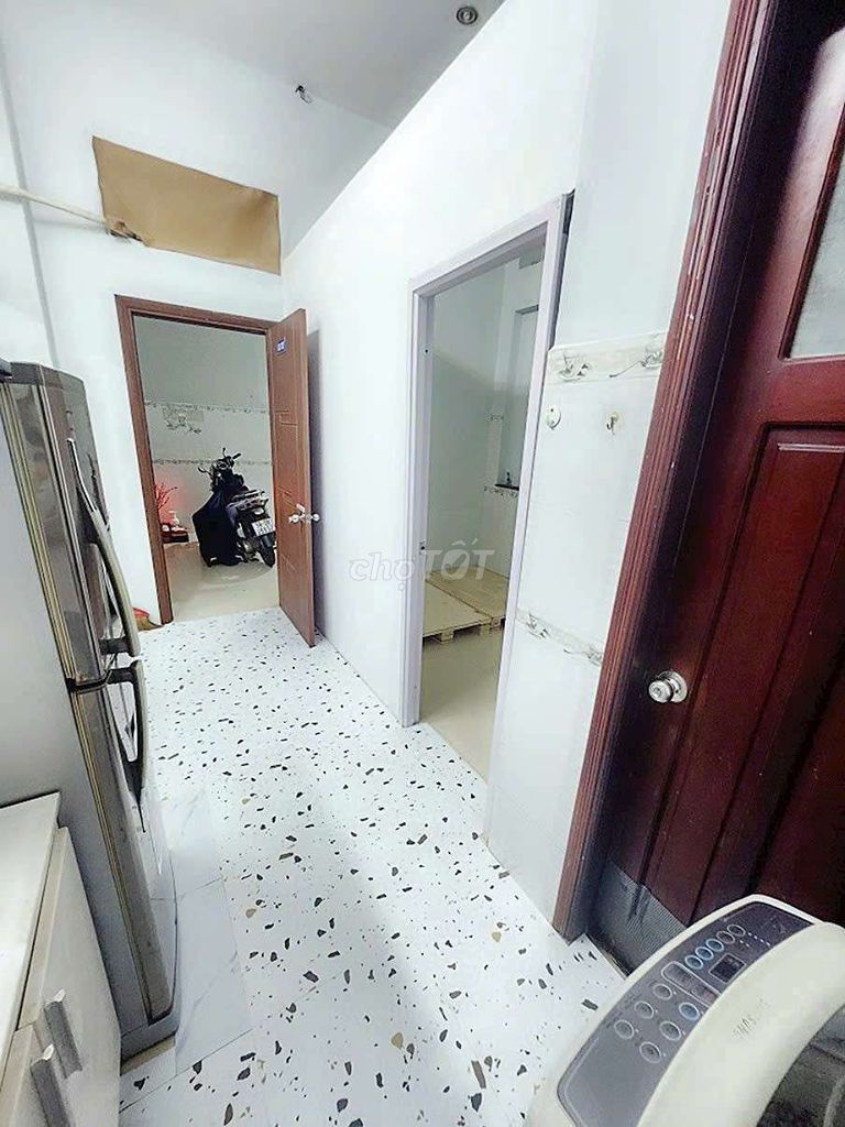 The service room is two full bedrooms with Phạm Văn Bạch's own toilet kitchen.