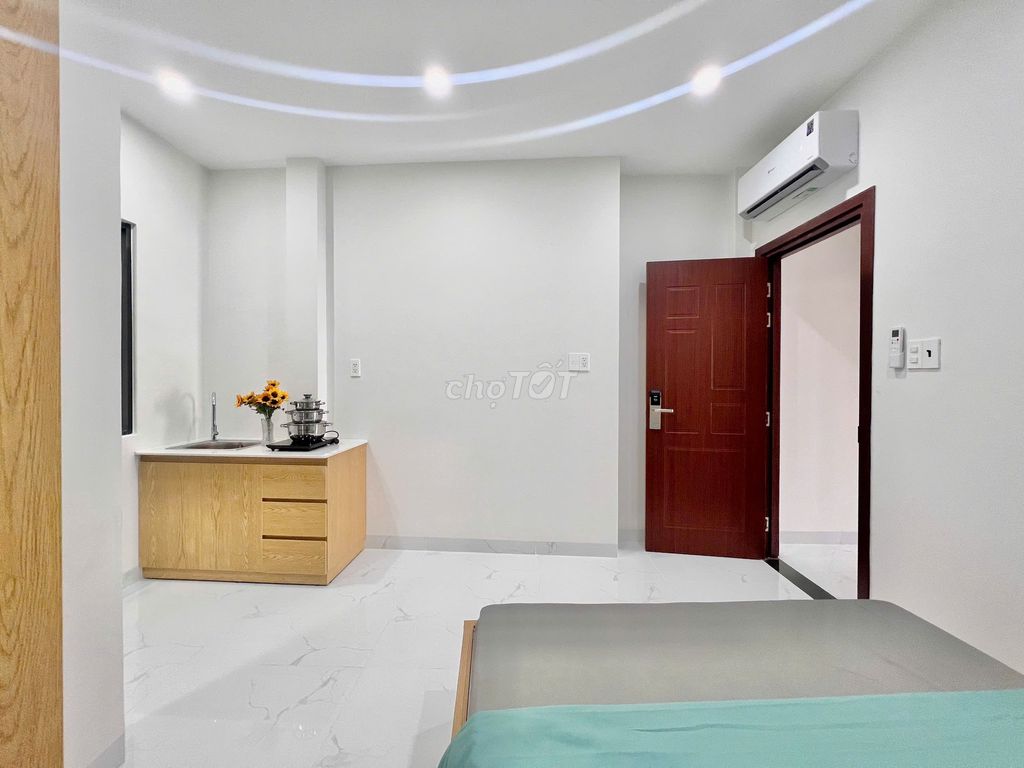 Room Fullland Seven, right into Vu, near the University of Transportation Bt