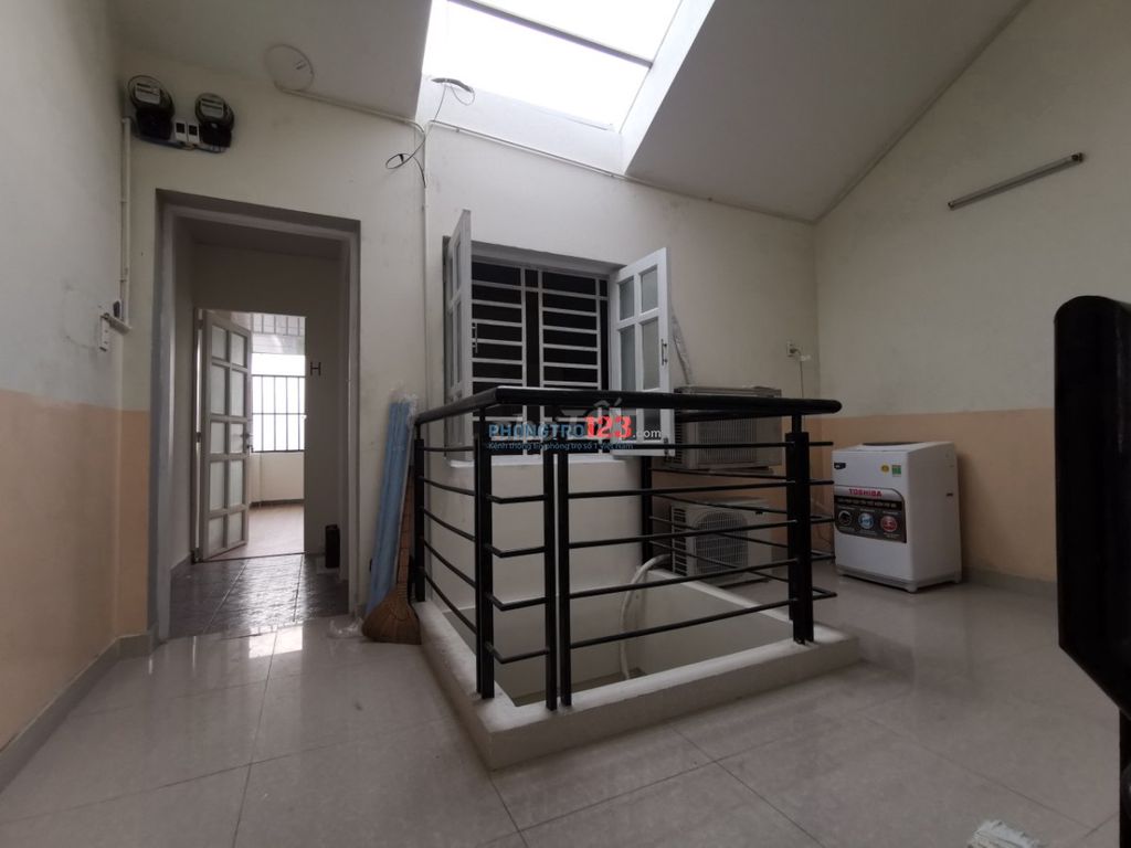 Rent the cold machine apartment, washing machine, Liên Phường hot water with the balcony.