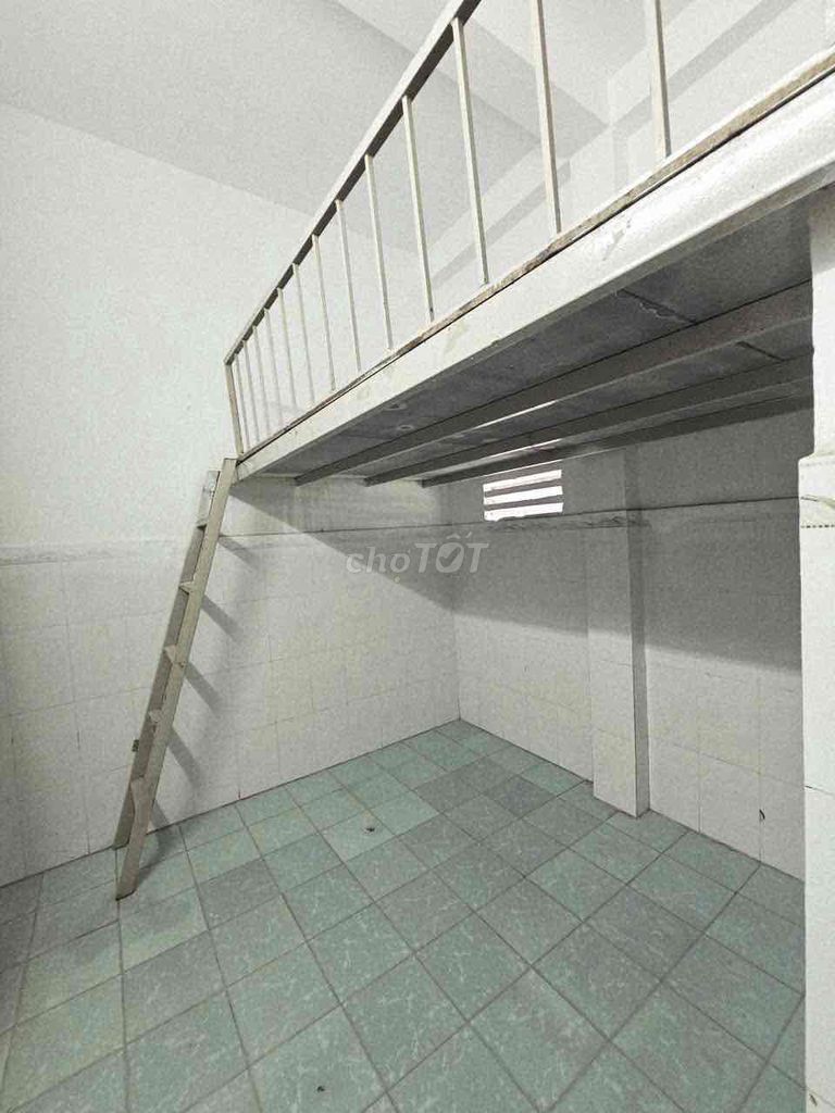 Nice clean room.