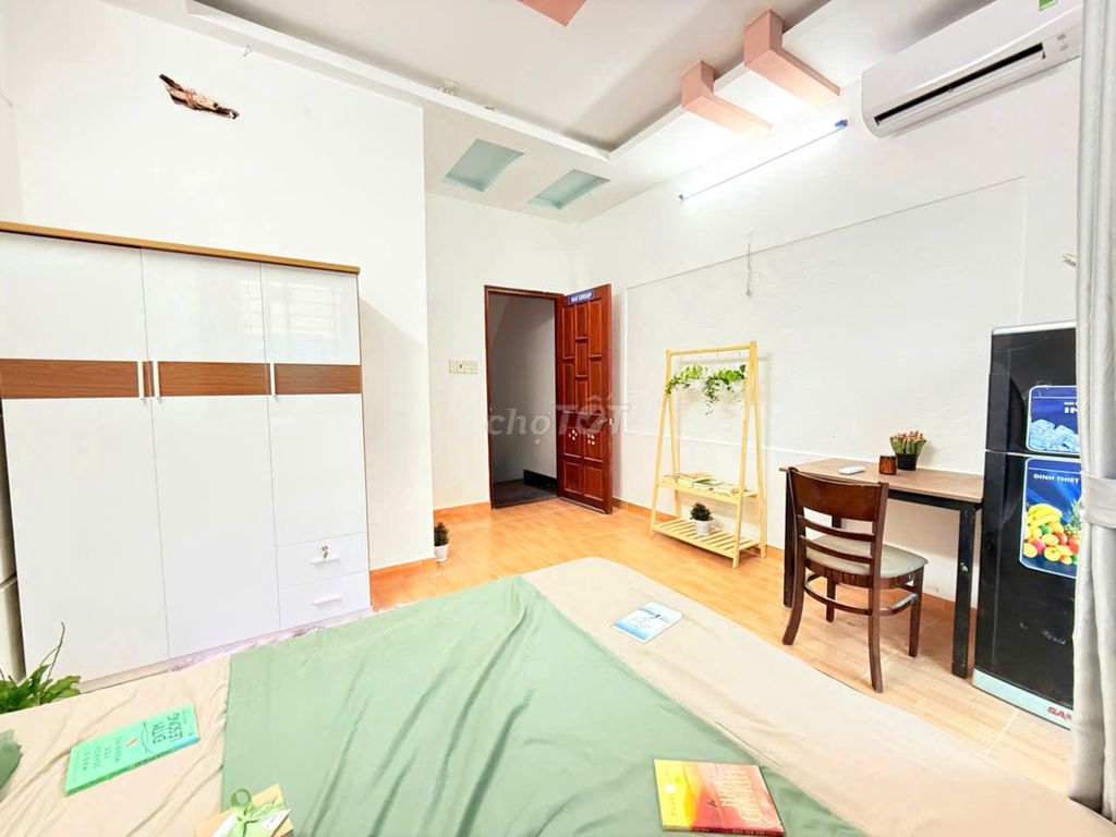 Rent the full-view-view balcony clean and cool