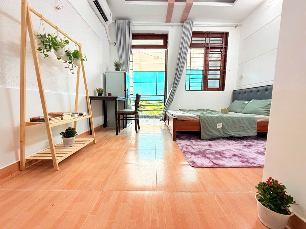 Rent the full-view-view balcony clean and cool