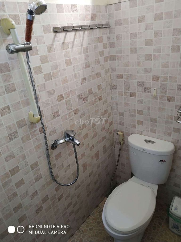 Get a room for women near Saigon County University.