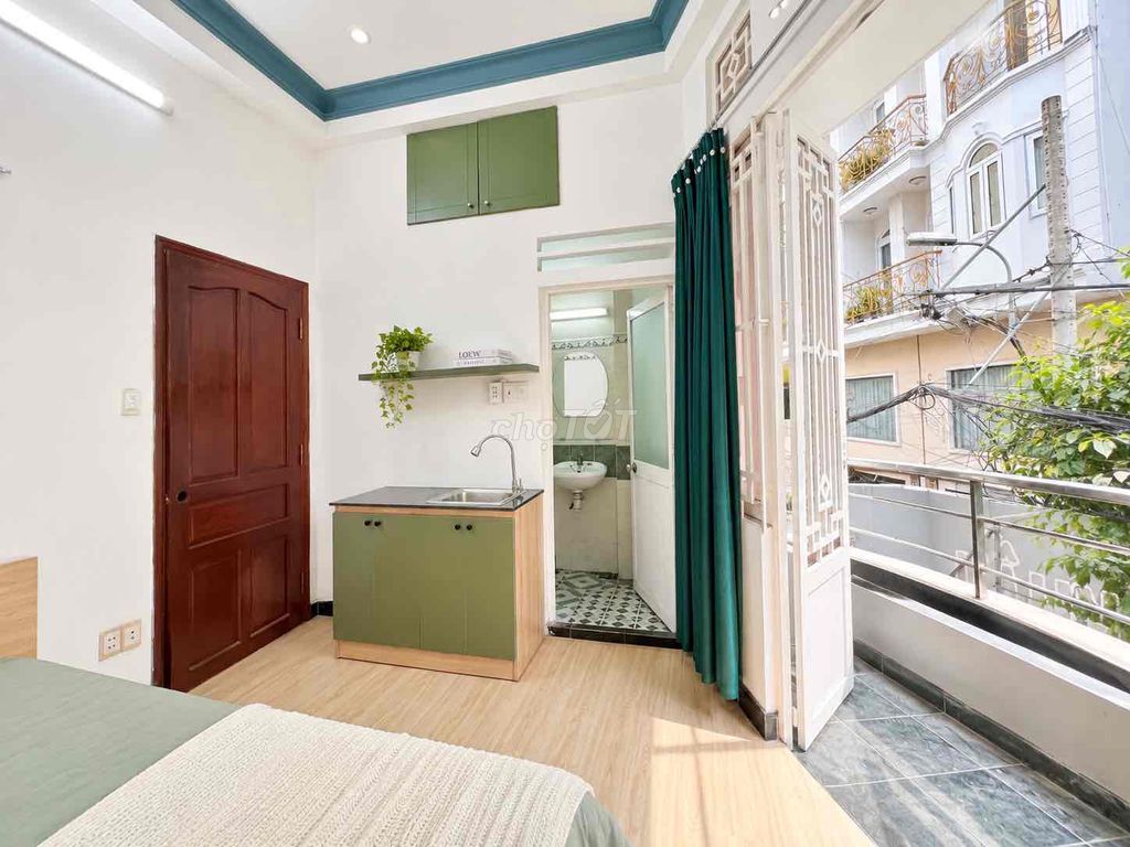 Phùng Văn Cung beauty room - Phú Nhuận 01 open balcony