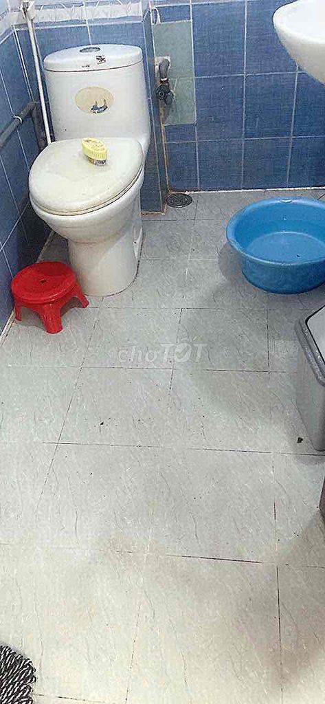 The women's room right here at the University of huit is full of furniture