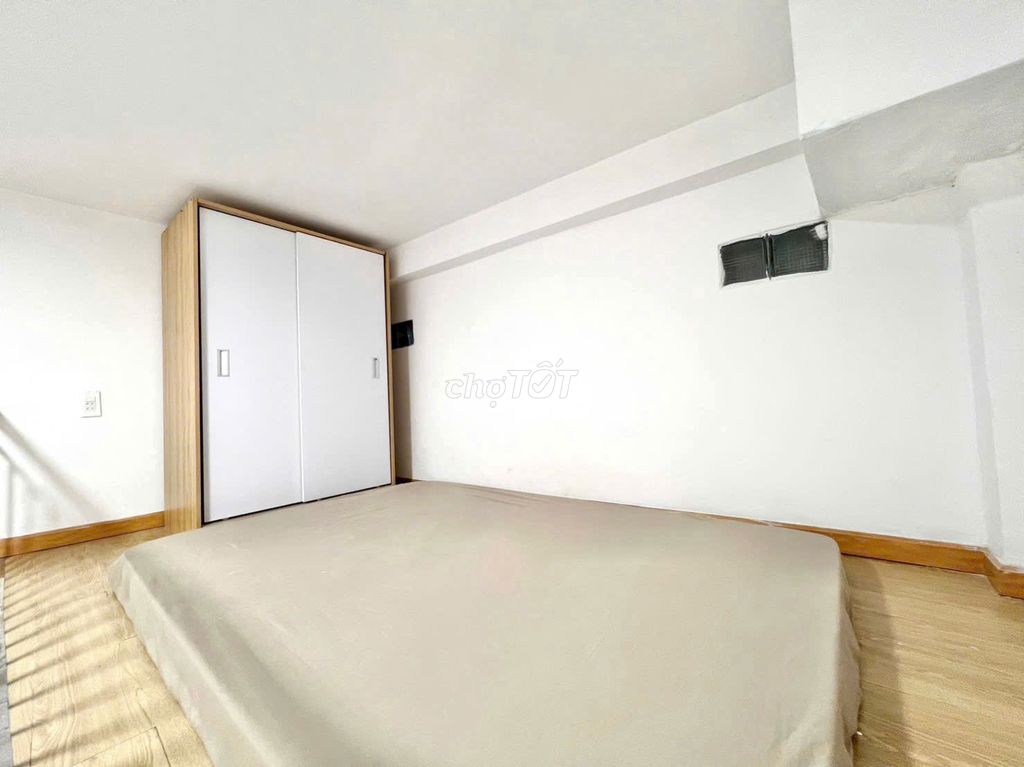 Corner of the 10th District Room.