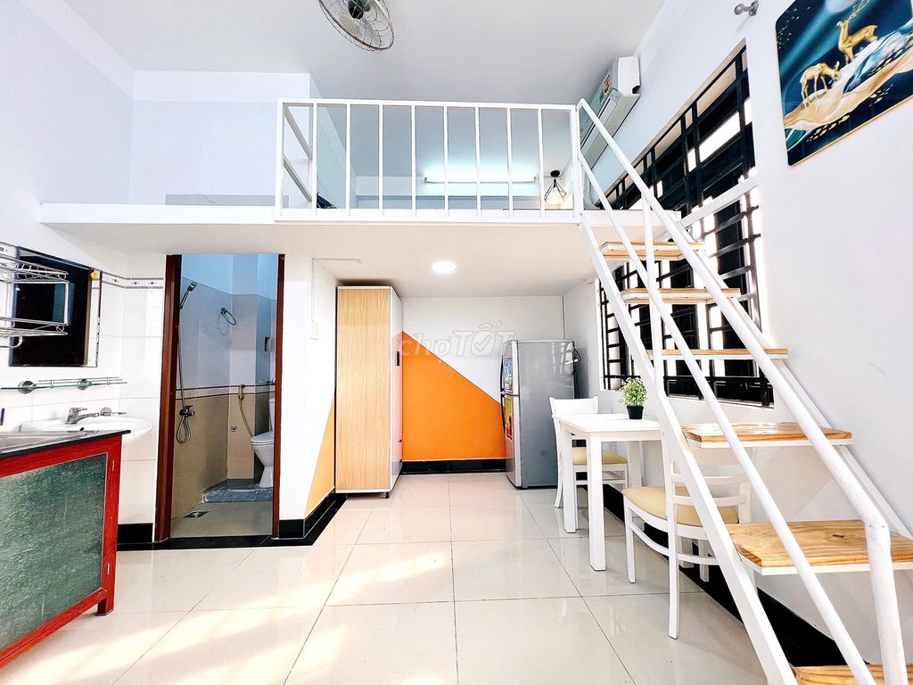 Rent a cheap student room from two people.