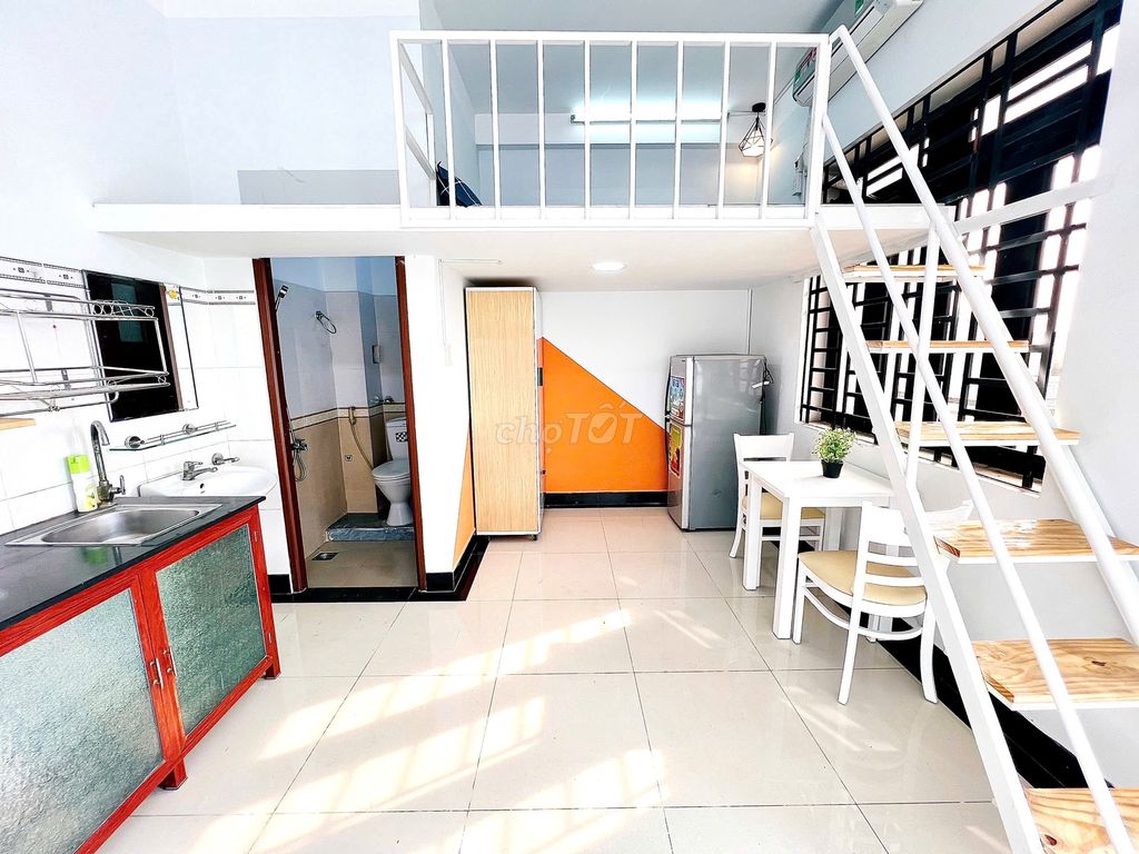 Rent a cheap student room from two people.