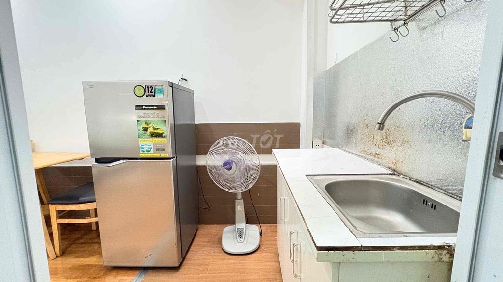 It's the owner of a full-size studio right here in Trần Hưng Đạo just 4.9 T.