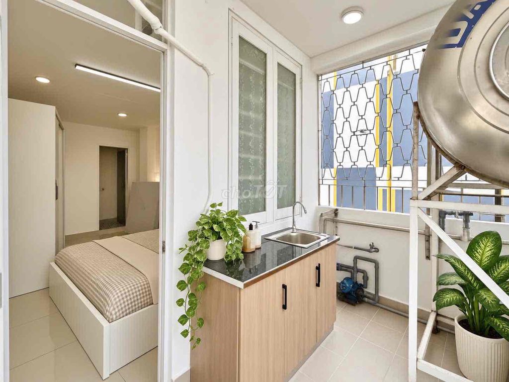 The service apartment for the full, super-beautiful furniture, free time, right in the park.