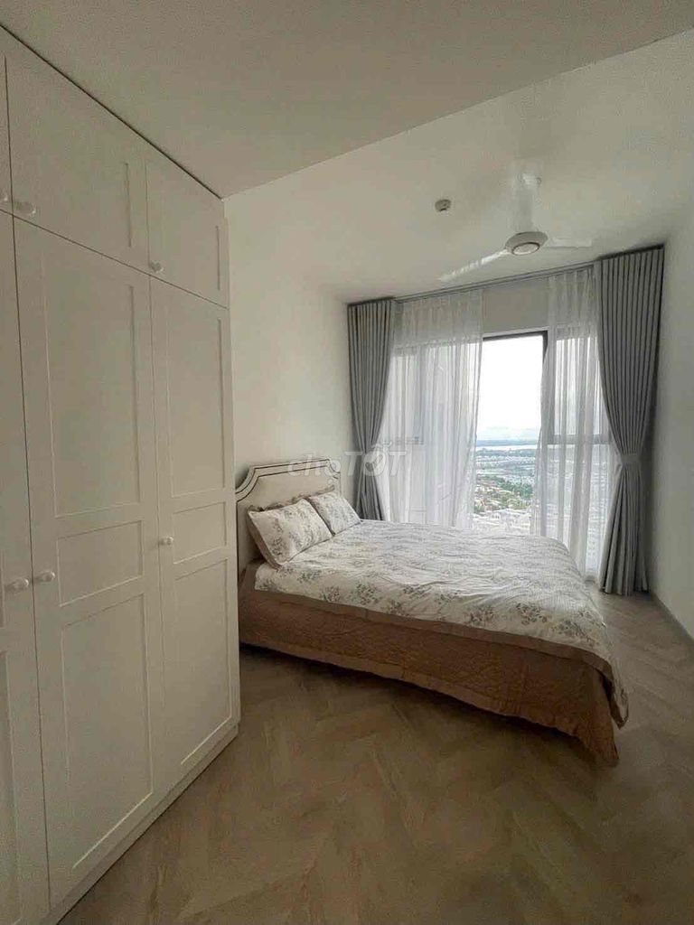 We'll rent out the Vinhomes Grand Park bedrooms in 9th county, which is only 4 million.