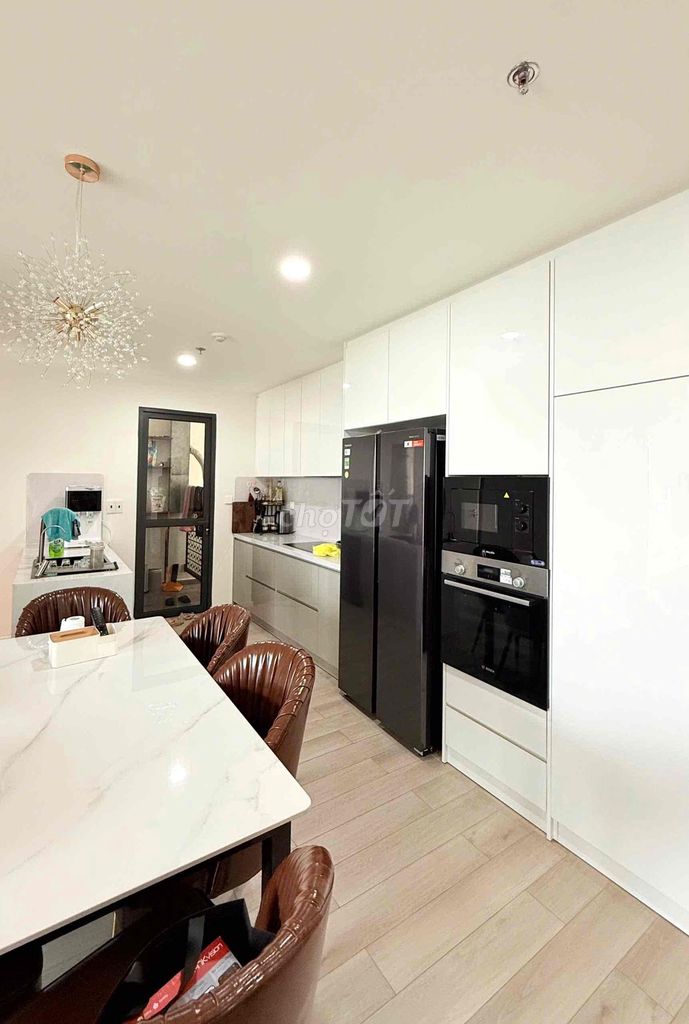 We'll rent out the Vinhomes Grand Park bedroom.