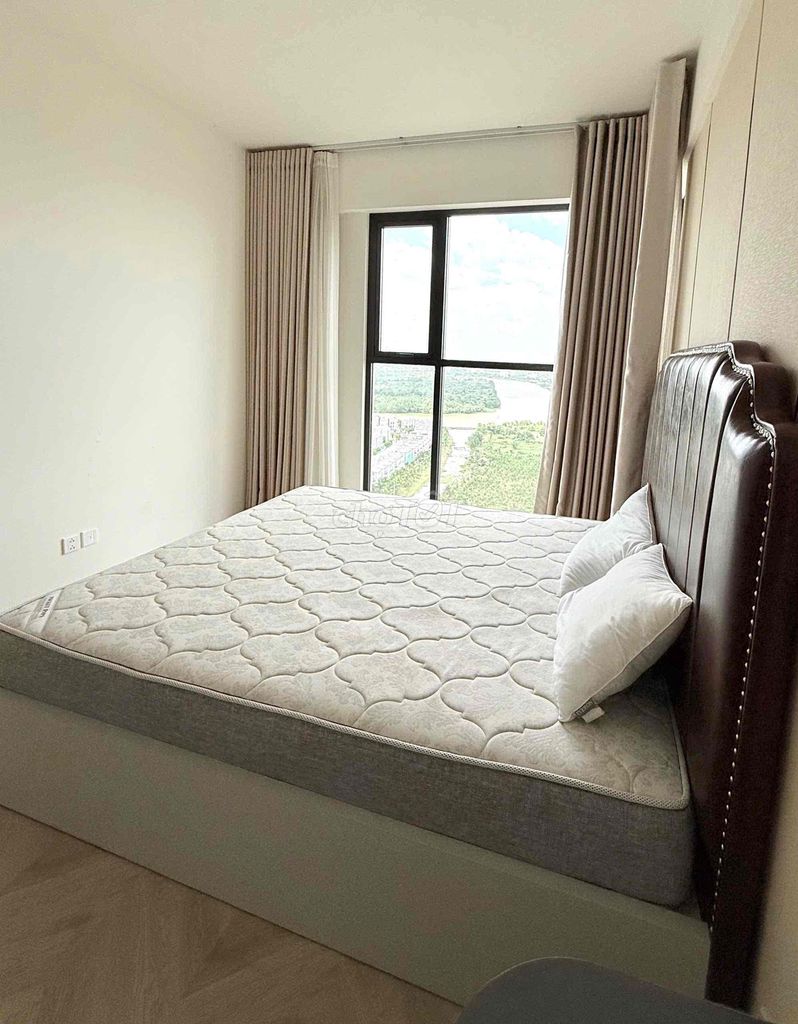 We'll rent out the Vinhomes Grand Park bedroom.
