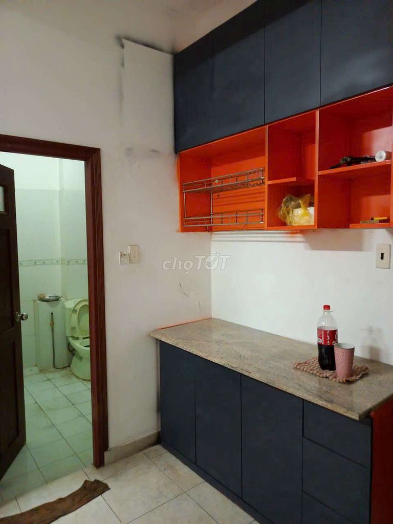 The studio is located near the University of KV District 7.