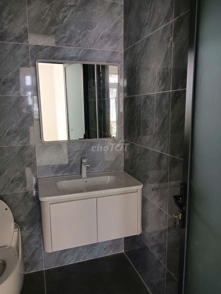 The master room is full interior.Trần Thị Điệu for rent