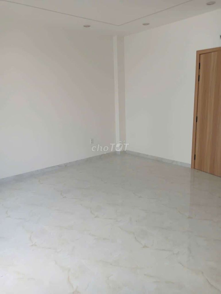 The master room is full interior.Trần Thị Điệu for rent