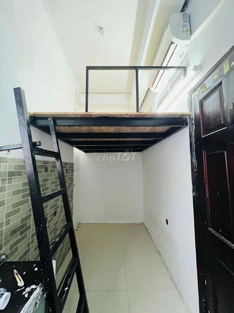 Rent Mini's room, guard, air conditioning, closed toilets.