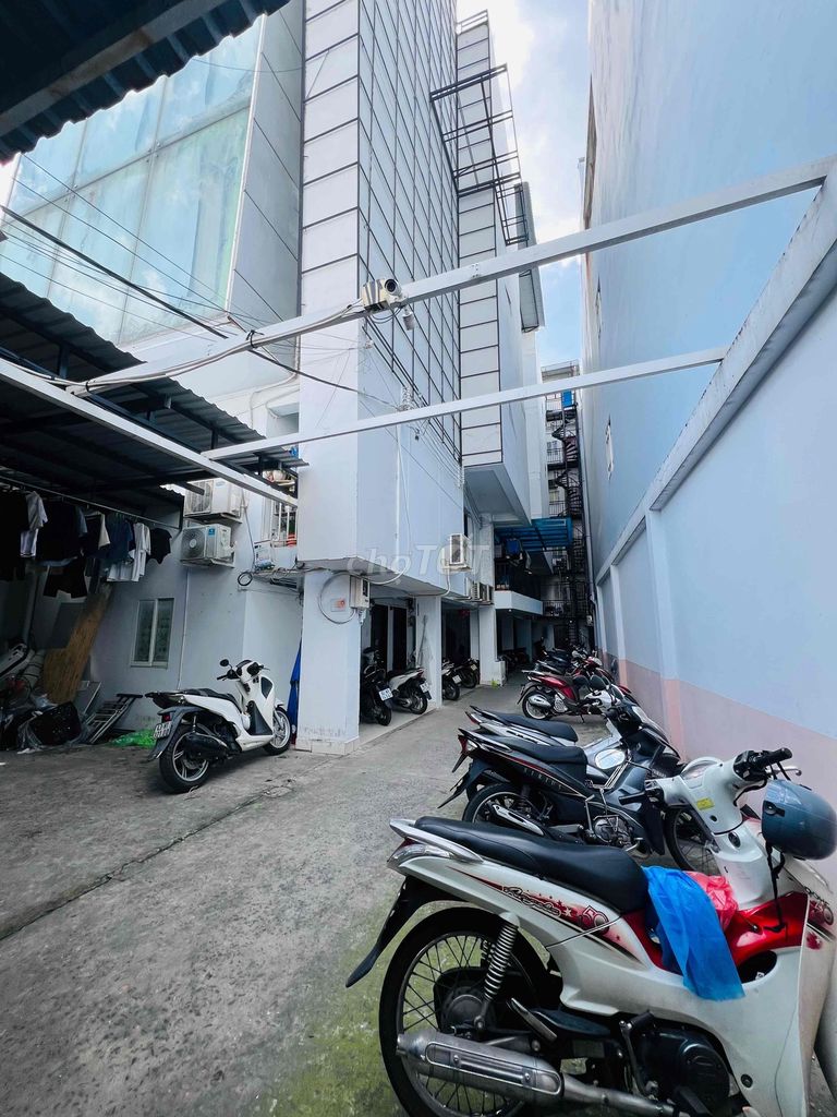 Rent Mini's room, guard, air conditioning, closed toilets.