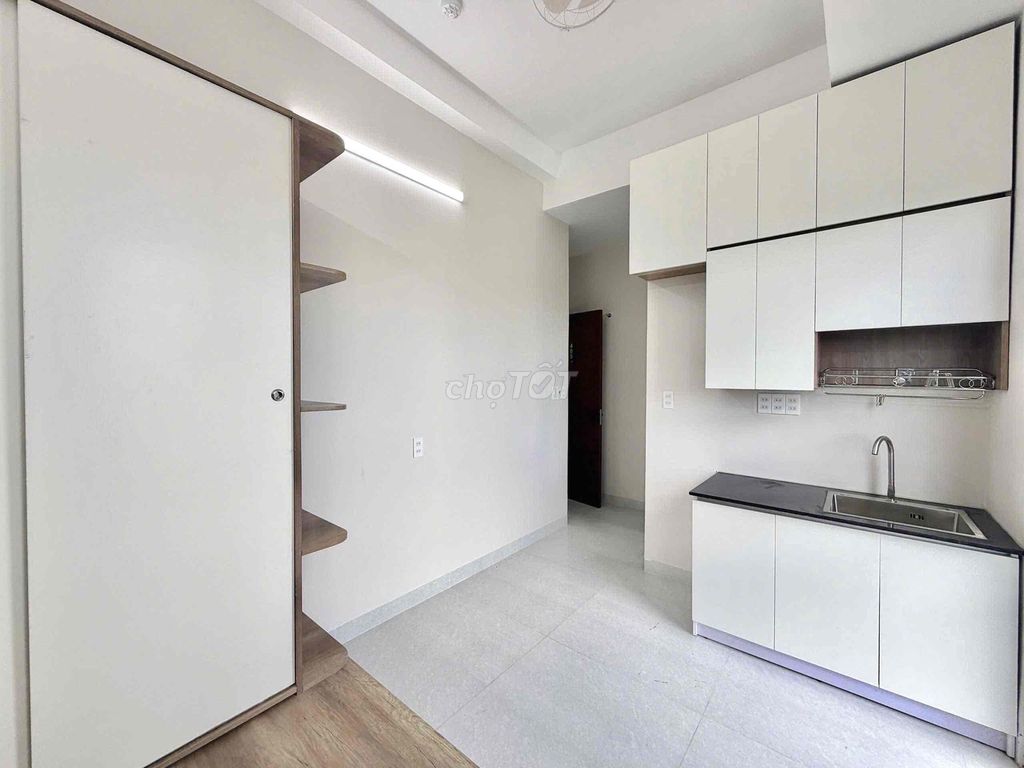 Open the guest room / new service apartment on a balcony road
