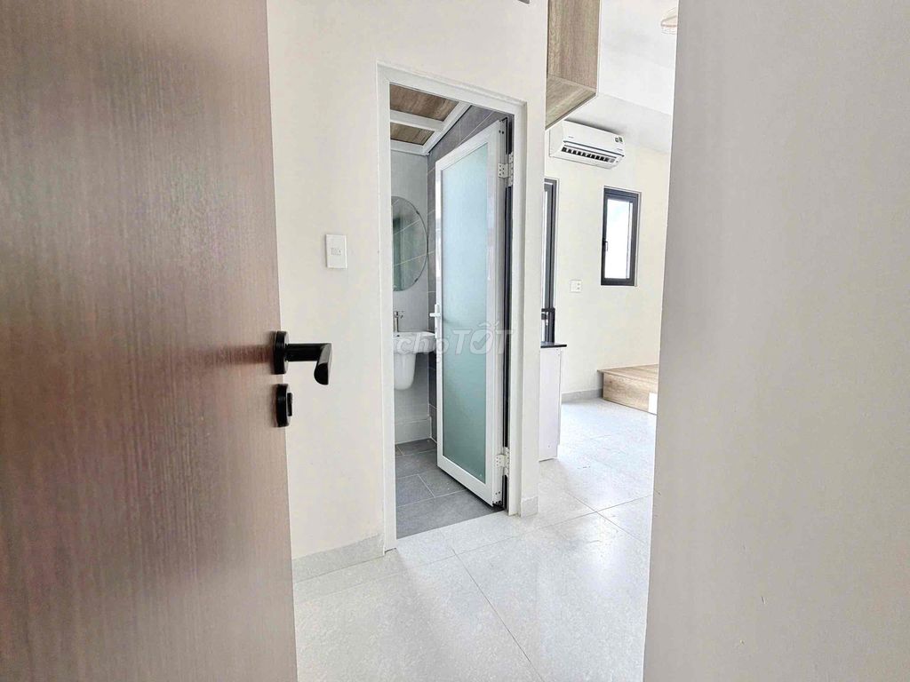 Open the guest room / new service apartment on a balcony road