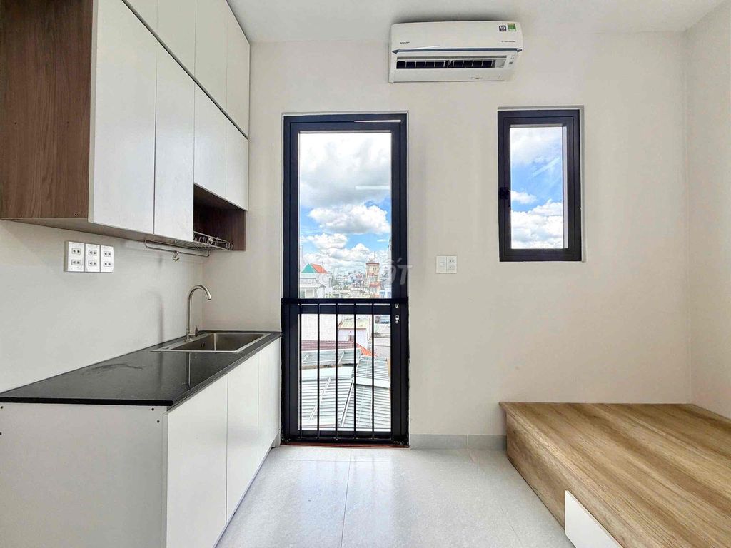 Open the guest room / new service apartment on a balcony road