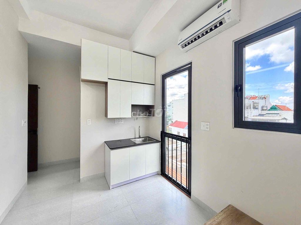 Open the guest room / new service apartment on a balcony road
