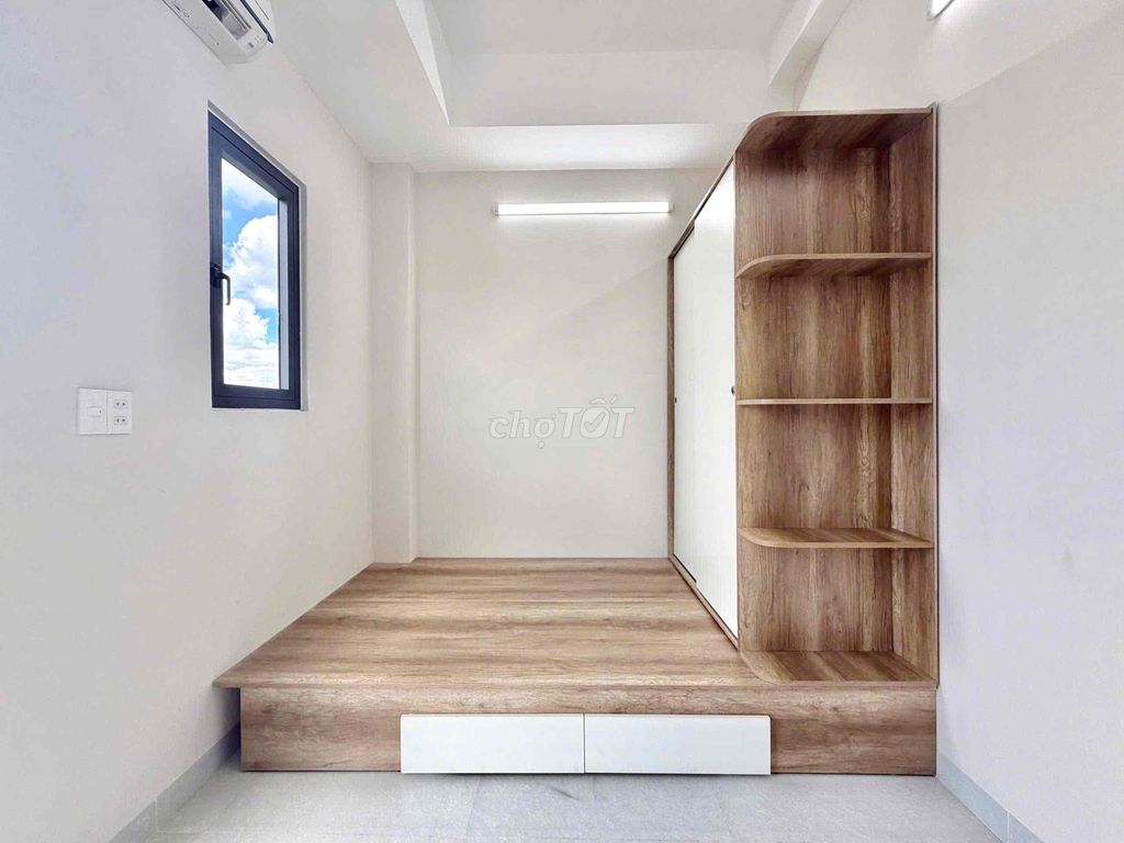 Open the guest room / new service apartment on a balcony road