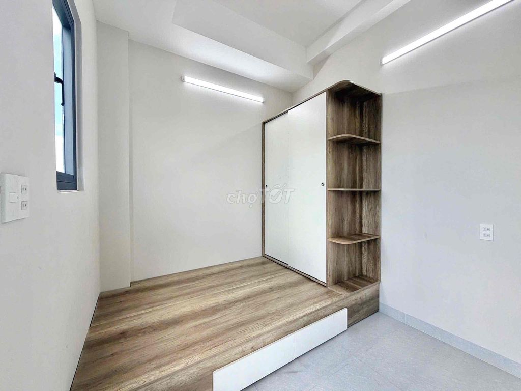 Open the guest room / new service apartment on a balcony road