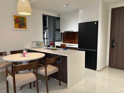 Two bedrooms, two bathrooms, 91 meters in the county. Seven fine positions.