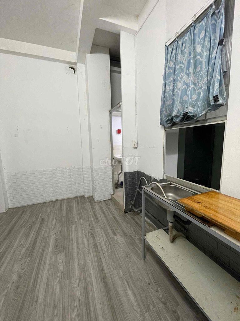 Rent the Freedom Room on Nhất Chi Mai, Tân Bình