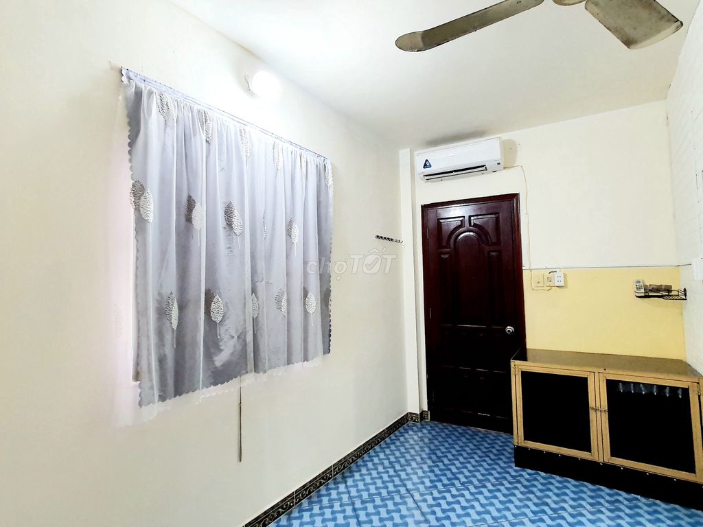 Phan Văn Hân Inn, Bình Thạnh District, 5 to District 1.