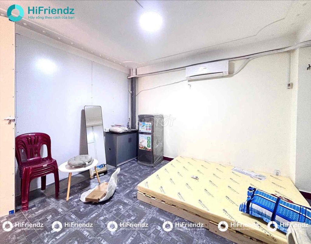 A cheap-full new Tân Bình-size hotel.