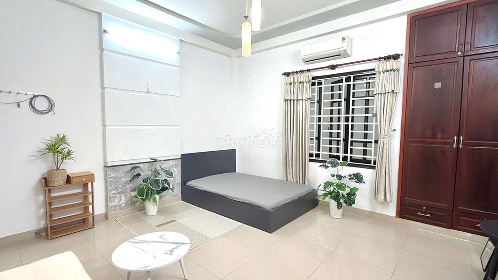 Clean motel, open window, cheap Tân Bình airport.