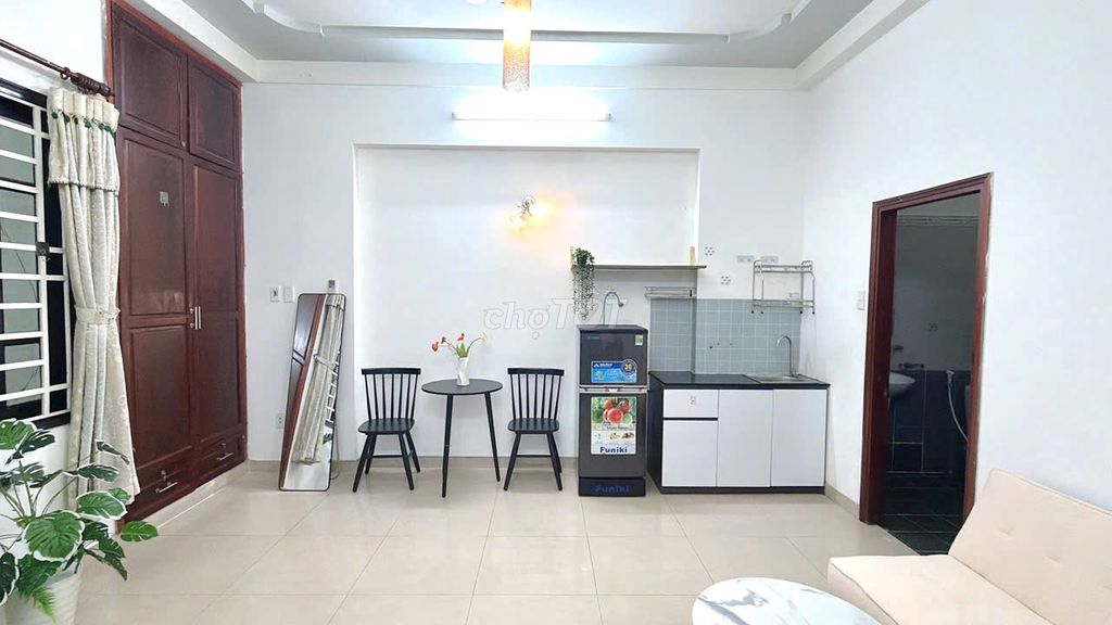 Clean motel, open window, cheap Tân Bình airport.