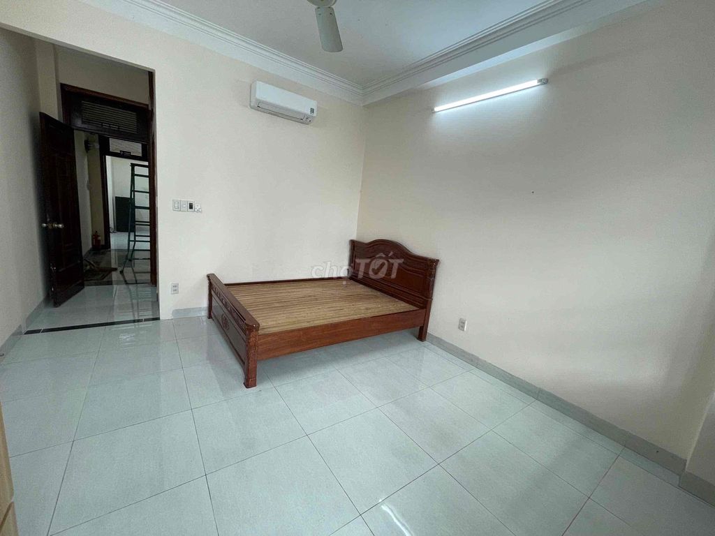 Full interior at 736 Lê Đức Thọ. The price is 3 million and 5