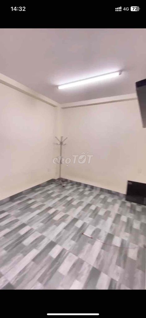 Rent a two-room apartment full of furniture, first floor, front floor.