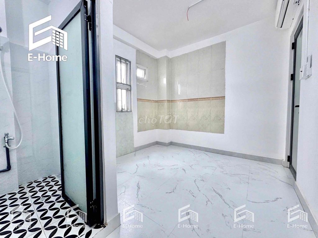 Unguarded student room. Ngay ngã tư Bảy Hiền.