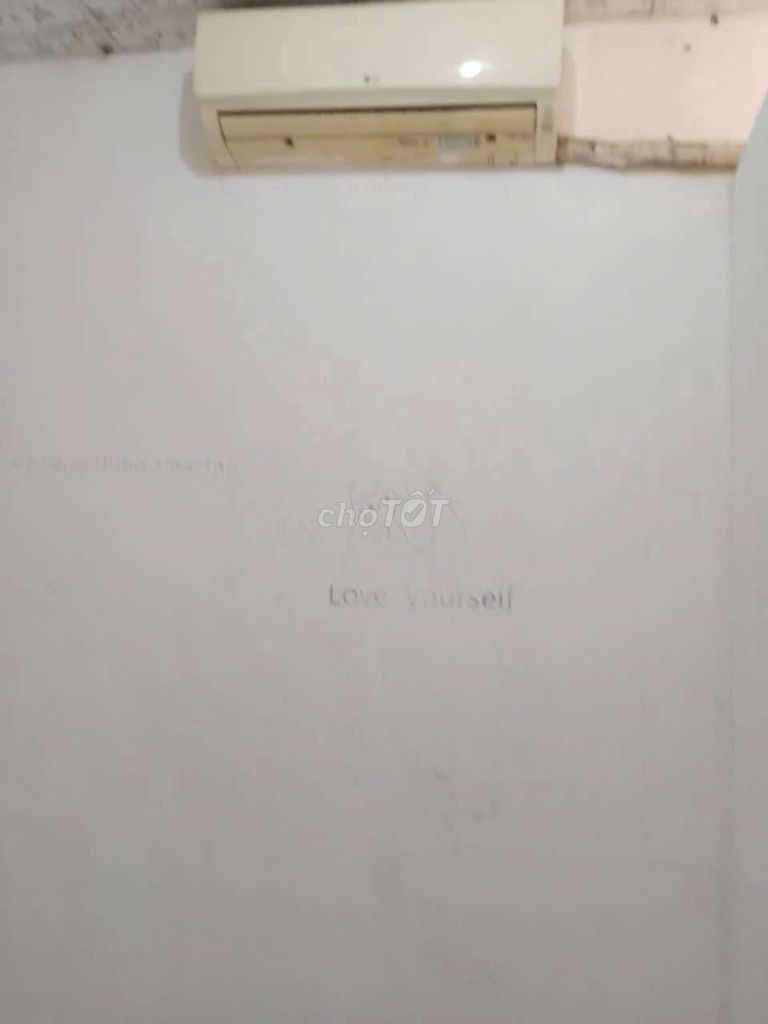 We'll rent a room with air conditioning. We'll share the bathroom. Two Bình Thạnh rooms.