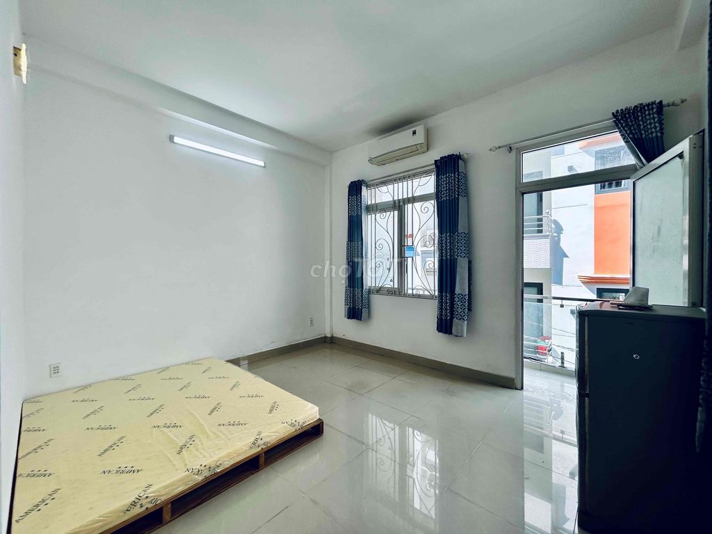 The real price, the Service Studio, the Good Book Door, right near the University of Hutech.