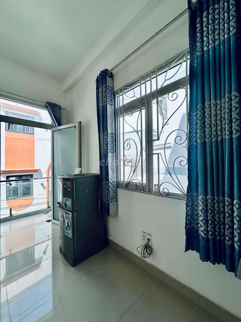 The real price, the Service Studio, the Good Book Door, right near the University of Hutech.