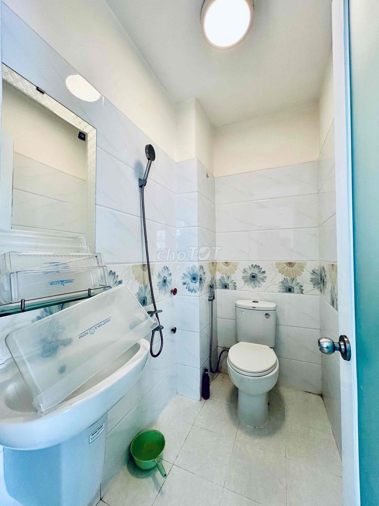 The real price, the Service Studio, the Good Book Door, right near the University of Hutech.