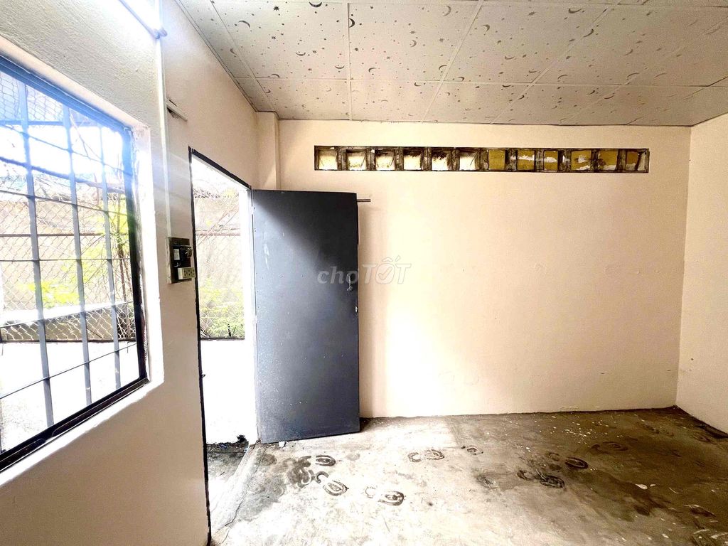 Move in right over there. Trần Đại Nghĩa-An Lạc-Bình Tân.