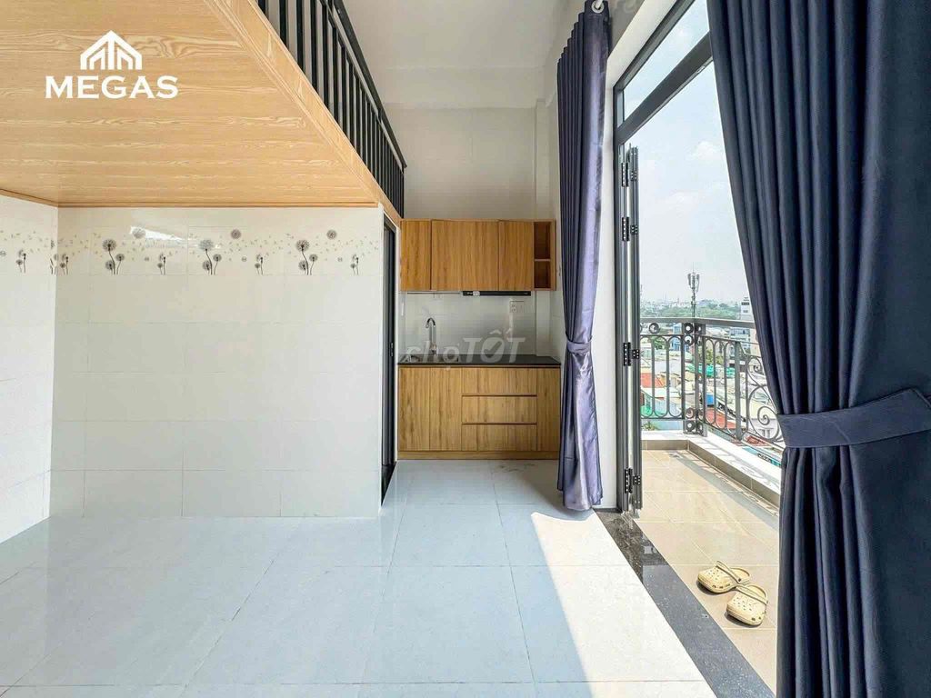 Opening a nice, cheap new room in the university village, with a hot water air conditioning.