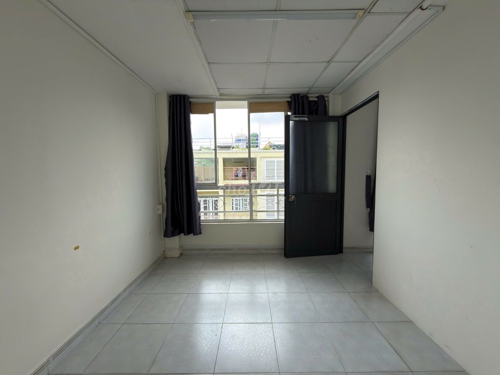 Rent a bedroom- A living room in the trading school 5-P through a full interior