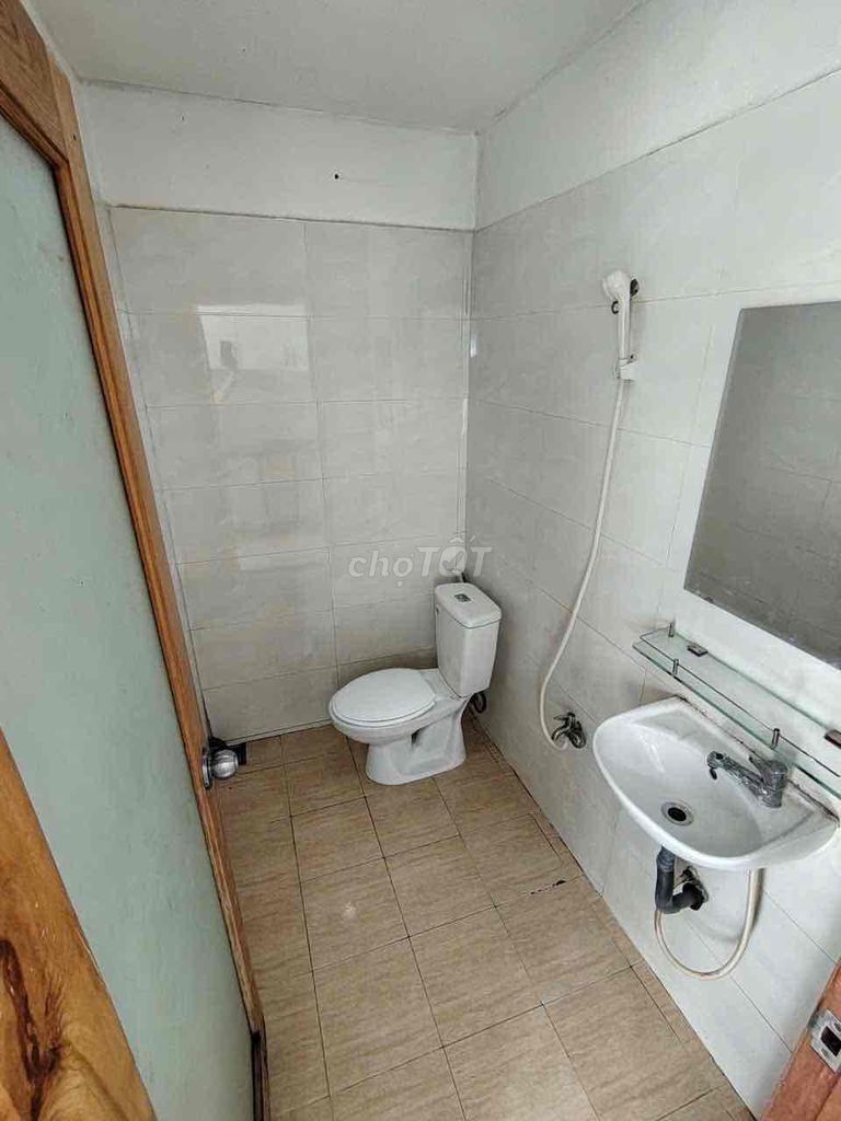 Large weather window studio - full furniture pre-colder right at Vườn Lài