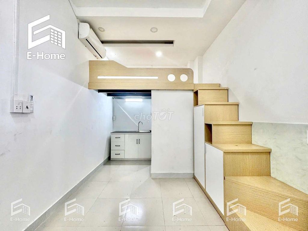 Cheap student living room with no guard