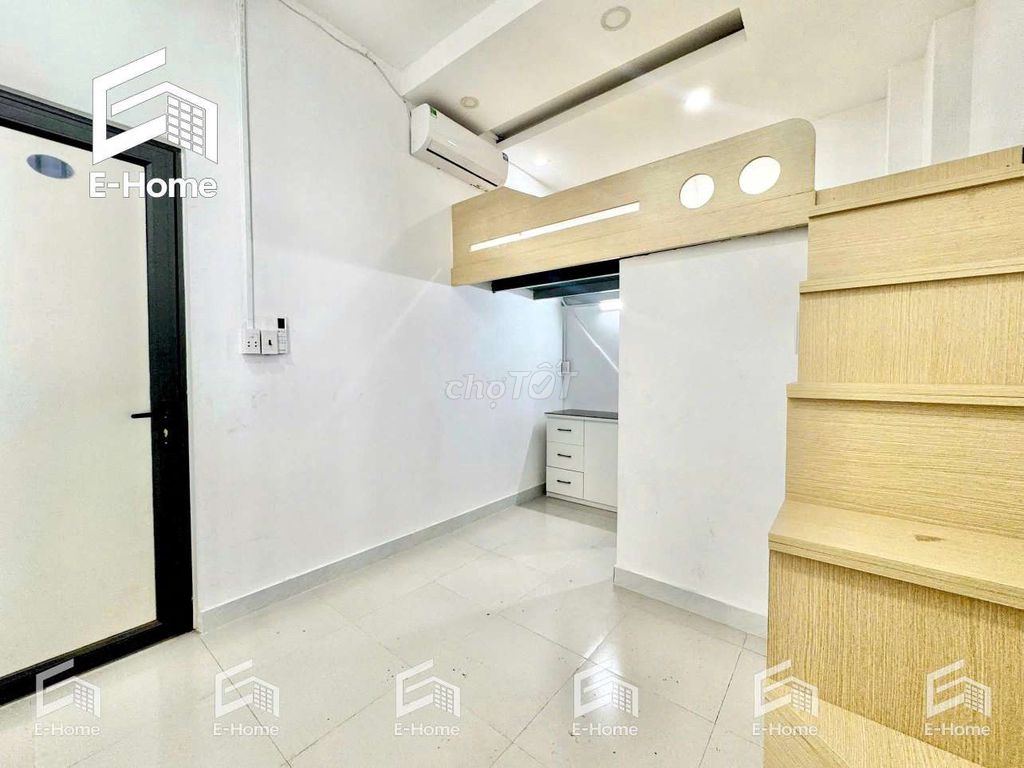 Cheap student living room with no guard