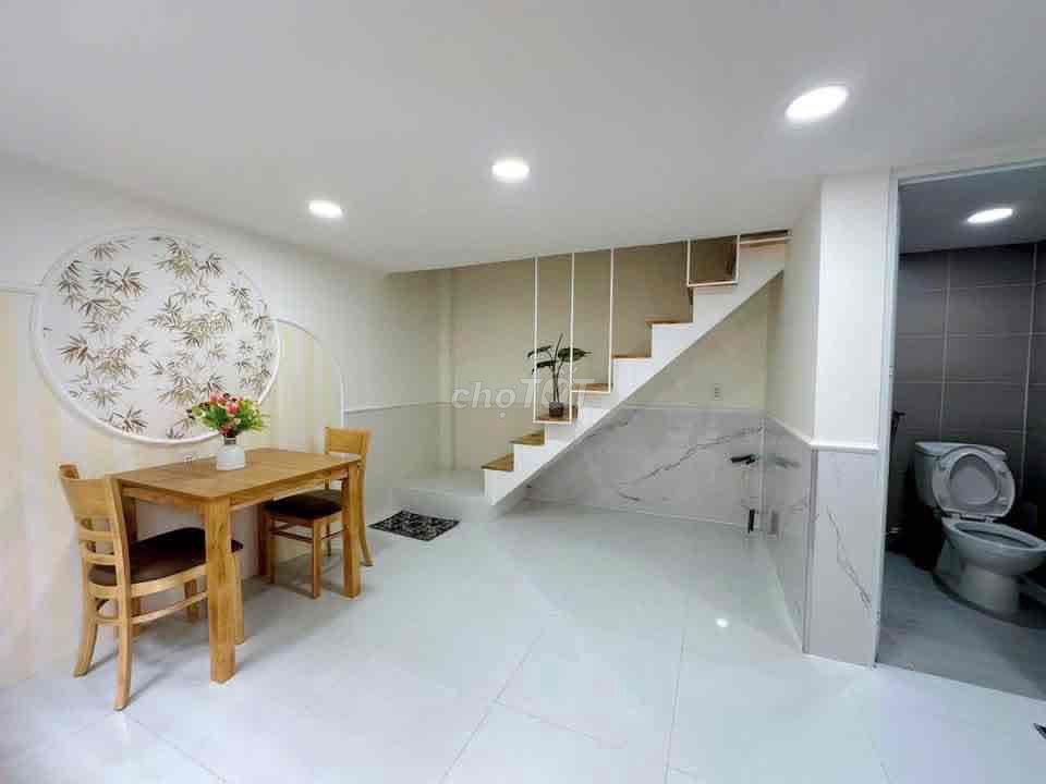 1 st floor one with air conditioning - close to a rich family, vincom, colliqual