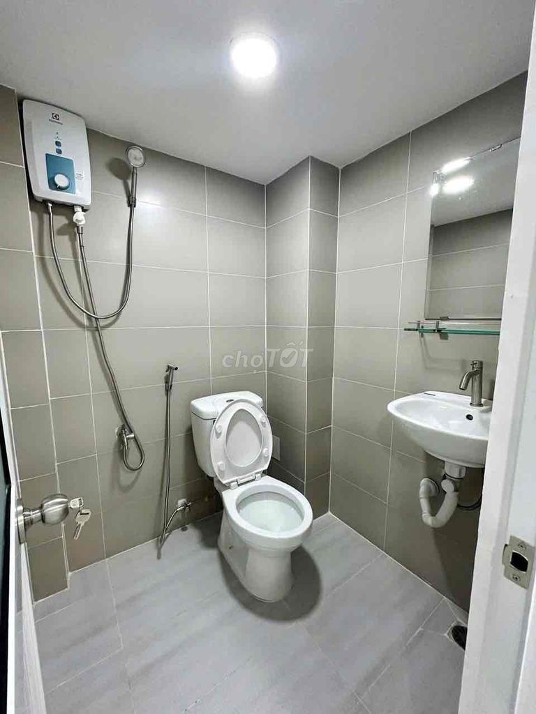 1 st floor one with air conditioning - close to a rich family, vincom, colliqual