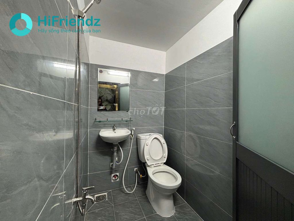 The cheap Lê Thị Hà student room.